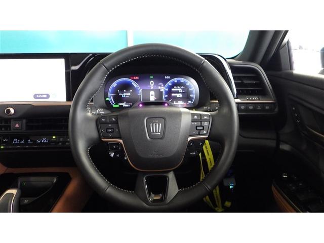 クラウンスポーツ Ｚ　革シート　サンルーフ　４ＷＤ　フルセグ　メモリーナビ　ミュージックプレイヤー接続可　バックカメラ　衝突被害軽減システム　ＥＴＣ　ドラレコ　ＬＥＤヘッドランプ　ワンオーナー　記録簿（6枚目）