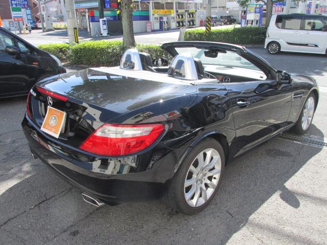 ＳＬＫ ＳＬＫ３５０ブルーエフィシェンシー　ディーラー車　ユーザー買取車　左ハンドル　ナビ　地デジ　ｈａｒｍａｎｋａｒｄｏｎスピーカー　ＥＴＣ　革巻きステアリング　革シート　パワーシート　クルーズコントロール　オートライト　フォグランプ（15枚目）