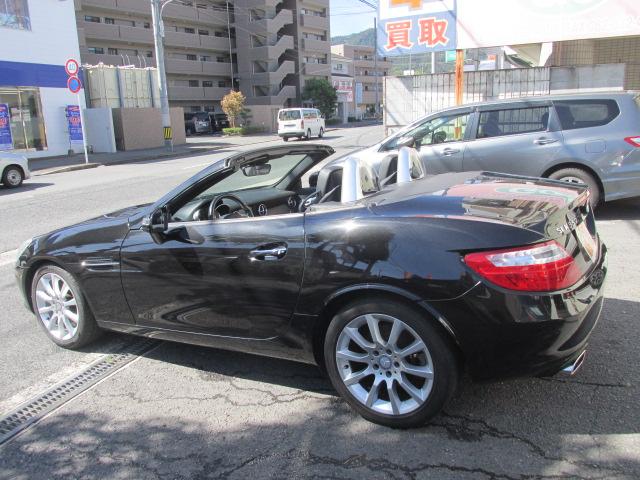 ＳＬＫ ＳＬＫ３５０ブルーエフィシェンシー　ディーラー車　ユーザー買取車　左ハンドル　ナビ　地デジ　ｈａｒｍａｎｋａｒｄｏｎスピーカー　ＥＴＣ　革巻きステアリング　革シート　パワーシート　クルーズコントロール　オートライト　フォグランプ（22枚目）