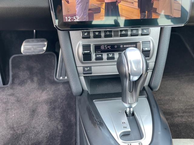 ９１１ ９１１カレラ　ＥＵＲ　Ｓｐｏｒｔｓ　ＥＳスポーツマフラー　２０インチアルミホイール　左ハンドル　ＥＴＣ　バックカメラ　ナビ　ＴＶ　ＡＴ　ＨＩＤ　シートヒーター　革シート　盗難防止システム　Ｂｌｕｅｔｏｏｔｈ（5枚目）