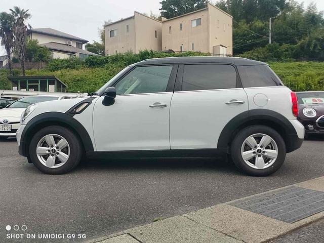 ＭＩＮＩ クーパーＤ　クロスオーバー　ＥＴＣ　アルミホイール　オートライト　キーレスエントリー　ＡＴ　盗難防止システム　ＡＢＳ　ＥＳＣ　ＣＤ　ミュージックプレイヤー接続可　エアコン　パワーステアリング　パワーウィンドウ（9枚目）