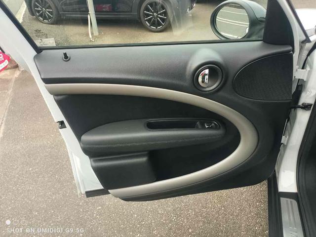 ＭＩＮＩ クーパーＤ　クロスオーバー　ＥＴＣ　アルミホイール　オートライト　キーレスエントリー　ＡＴ　盗難防止システム　ＡＢＳ　ＥＳＣ　ＣＤ　ミュージックプレイヤー接続可　エアコン　パワーステアリング　パワーウィンドウ（23枚目）