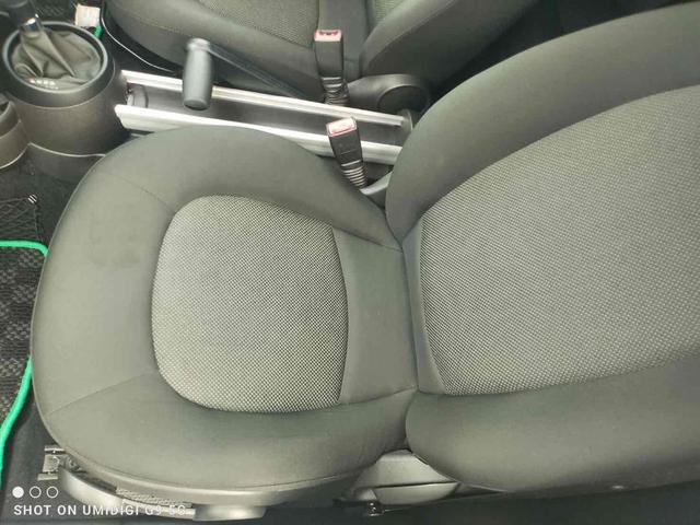 ＭＩＮＩ クーパーＤ　クロスオーバー　ＥＴＣ　アルミホイール　オートライト　キーレスエントリー　ＡＴ　盗難防止システム　ＡＢＳ　ＥＳＣ　ＣＤ　ミュージックプレイヤー接続可　エアコン　パワーステアリング　パワーウィンドウ（25枚目）