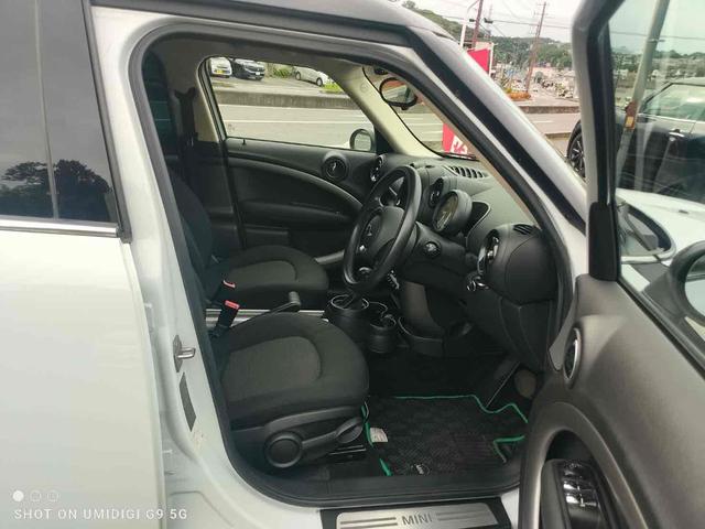 ＭＩＮＩ クーパーＤ　クロスオーバー　ＥＴＣ　アルミホイール　オートライト　キーレスエントリー　ＡＴ　盗難防止システム　ＡＢＳ　ＥＳＣ　ＣＤ　ミュージックプレイヤー接続可　エアコン　パワーステアリング　パワーウィンドウ（28枚目）