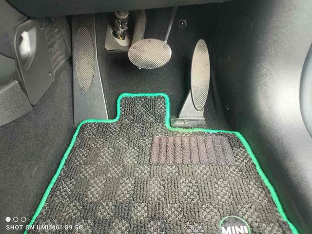 ＭＩＮＩ クーパーＤ　クロスオーバー　ＥＴＣ　アルミホイール　オートライト　キーレスエントリー　ＡＴ　盗難防止システム　ＡＢＳ　ＥＳＣ　ＣＤ　ミュージックプレイヤー接続可　エアコン　パワーステアリング　パワーウィンドウ（32枚目）