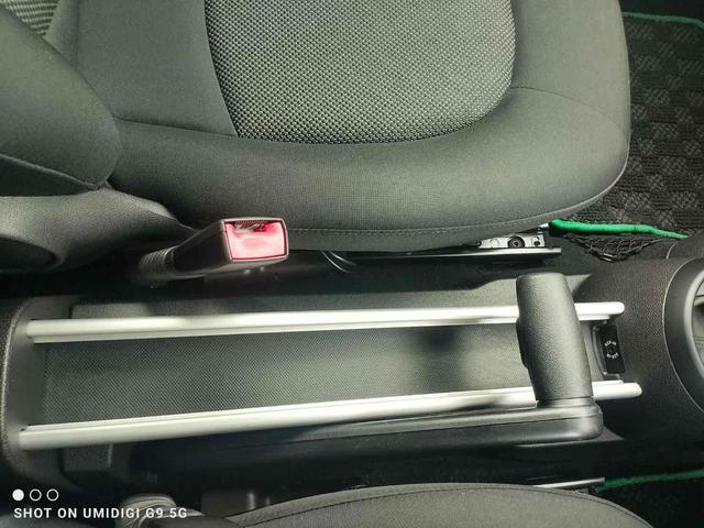 ＭＩＮＩ クーパーＤ　クロスオーバー　ＥＴＣ　アルミホイール　オートライト　キーレスエントリー　ＡＴ　盗難防止システム　ＡＢＳ　ＥＳＣ　ＣＤ　ミュージックプレイヤー接続可　エアコン　パワーステアリング　パワーウィンドウ（35枚目）