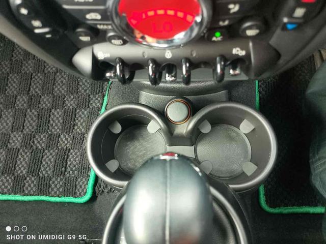 ＭＩＮＩ クーパーＤ　クロスオーバー　ＥＴＣ　アルミホイール　オートライト　キーレスエントリー　ＡＴ　盗難防止システム　ＡＢＳ　ＥＳＣ　ＣＤ　ミュージックプレイヤー接続可　エアコン　パワーステアリング　パワーウィンドウ（37枚目）