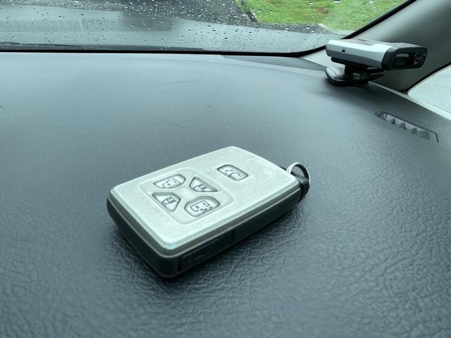 2.4Z プラチナセレクションII タイプゴールド ナビTV 両側パワースライドドア 後席モニタ 電動リアゲート HID アルミ 3列シート スマートキー プッシュスタート 横滑り防止装置 盗難防止装置 衝突安全ボディ(18枚目)