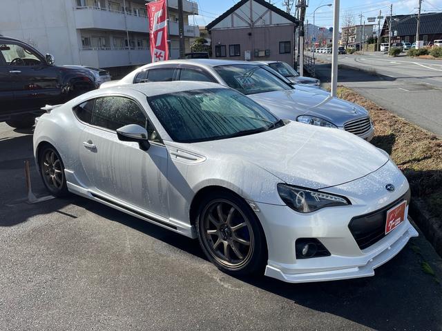 ＢＲＺ Ｓ　ＳＴＩマフラー　ＭＯＭＯステアリング　ＬＭＳ　ＳＰＯＲＴ　１８インチアルミ　ＢＬＩＴＺ車高調　Ｐｉｖｏｔスロコン　社外テール　ナビＴＶ　ドライブレコーダー（4枚目）