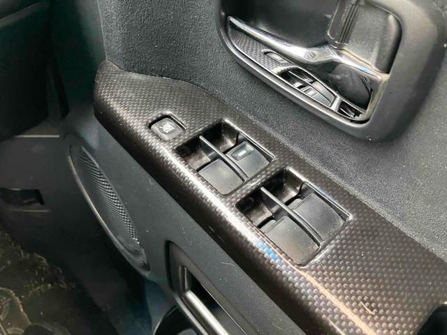 デリカＤ：５ Ｇ　ナビパッケージ　４ＷＤ　オートクルーズコントロール　両側電動スライドドア　オートライト　ＨＩＤ　スマートキー　後席モニター　３列シート　ＣＶＴ　アルミホイール　盗難防止システム　衝突安全ボディ　ＡＢＳ　ＥＳＣ（8枚目）