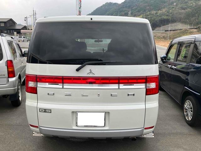 デリカＤ：５ Ｇ　ナビパッケージ　４ＷＤ　オートクルーズコントロール　両側電動スライドドア　オートライト　ＨＩＤ　スマートキー　後席モニター　３列シート　ＣＶＴ　アルミホイール　盗難防止システム　衝突安全ボディ　ＡＢＳ　ＥＳＣ（17枚目）