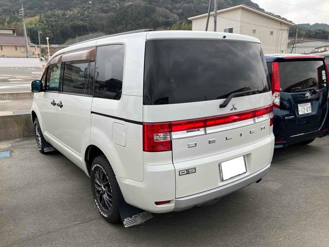 デリカＤ：５ Ｇ　ナビパッケージ　４ＷＤ　オートクルーズコントロール　両側電動スライドドア　オートライト　ＨＩＤ　スマートキー　後席モニター　３列シート　ＣＶＴ　アルミホイール　盗難防止システム　衝突安全ボディ　ＡＢＳ　ＥＳＣ（18枚目）