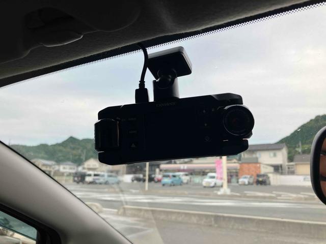 ノート Ｘ　ドライブレコーダー　バックカメラ　スマートキー　アイドリングストップ　電動格納ミラー　ＣＶＴ　盗難防止システム　衝突安全ボディ　ＡＢＳ　ＣＤ　ＵＳＢ　ミュージックプレイヤー接続可　Ｂｌｕｅｔｏｏｔｈ（8枚目）