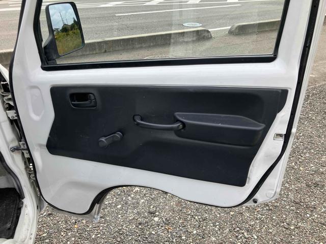 ミニキャブトラック みのり 4WD デフロック 軽トラック 5速マニュアル(MT車) エアコン パワーステアリング 運転席エアバッグ 助手席エアバッグ(10枚目)