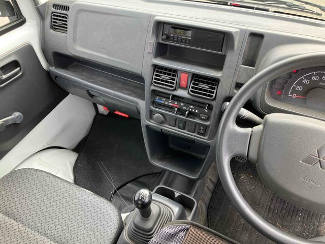 ミニキャブトラック みのり 4WD デフロック 軽トラック 5速マニュアル(MT車) エアコン パワーステアリング 運転席エアバッグ 助手席エアバッグ(23枚目)