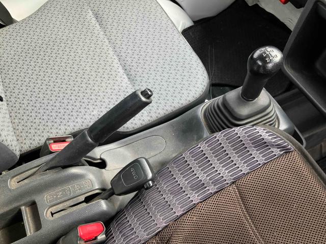 ミニキャブトラック みのり 4WD デフロック 軽トラック 5速マニュアル(MT車) エアコン パワーステアリング 運転席エアバッグ 助手席エアバッグ(24枚目)