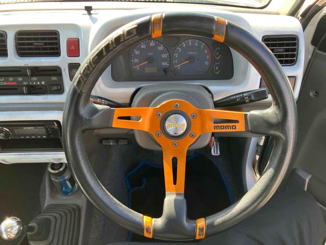 ジムニー Ｊ２　インタークーラーターボ　ＥＴＣ　キーレスエントリー　５速マニュアル（ＭＴ）　ＣＤ　リフトアップ　アルミホイール　衝突安全ボディ　エアバッグ（2枚目）