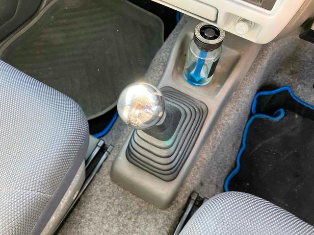 ジムニー Ｊ２　インタークーラーターボ　ＥＴＣ　キーレスエントリー　５速マニュアル（ＭＴ）　ＣＤ　リフトアップ　アルミホイール　衝突安全ボディ　エアバッグ（5枚目）