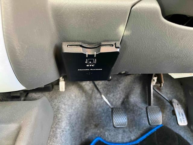 ジムニー Ｊ２　インタークーラーターボ　ＥＴＣ　キーレスエントリー　５速マニュアル（ＭＴ）　ＣＤ　リフトアップ　アルミホイール　衝突安全ボディ　エアバッグ（8枚目）