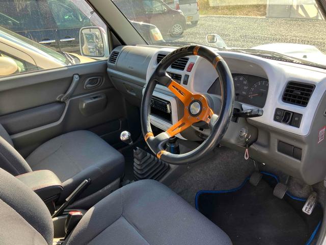 ジムニー Ｊ２　インタークーラーターボ　ＥＴＣ　キーレスエントリー　５速マニュアル（ＭＴ）　ＣＤ　リフトアップ　アルミホイール　衝突安全ボディ　エアバッグ（10枚目）