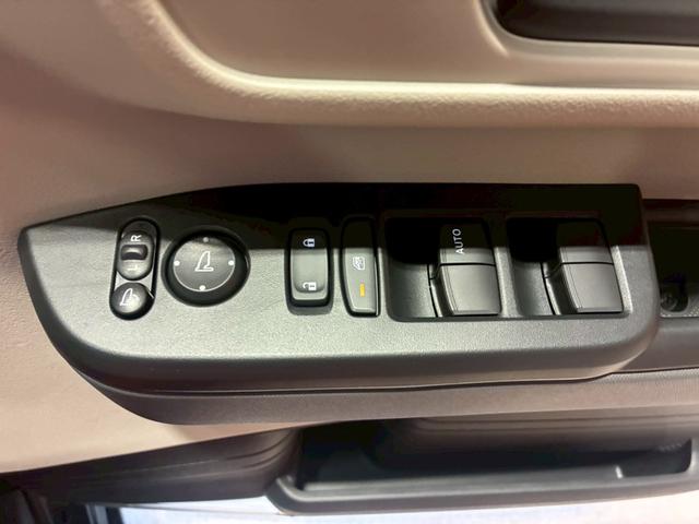 Ｎ－ＢＯＸ 　Ｈｏｎｄａ　ＳＥＮＳＩＮＧ／８インチディスプレイオーディオ／ナビ装着用スペシャルパッケージ／リヤ左側パワースライドドア／運転席・助手席シートヒーター／電動パーキングブレーキ／ＬＥＤヘッドライト（35枚目）