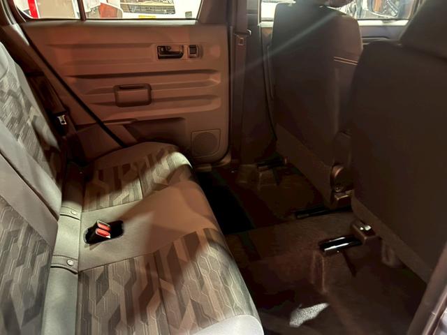 タフト Ｇ　ダーククロムベンチャー　フードガーニッシュ・バックドアガーニッシュ　ダークブラックメッキ／カラードドアミラー／アンダーガーニッシュ（フロント／リヤ）ガンメタリック／インテリアアクセントダークシルバー加飾／バックカメラ（19枚目）