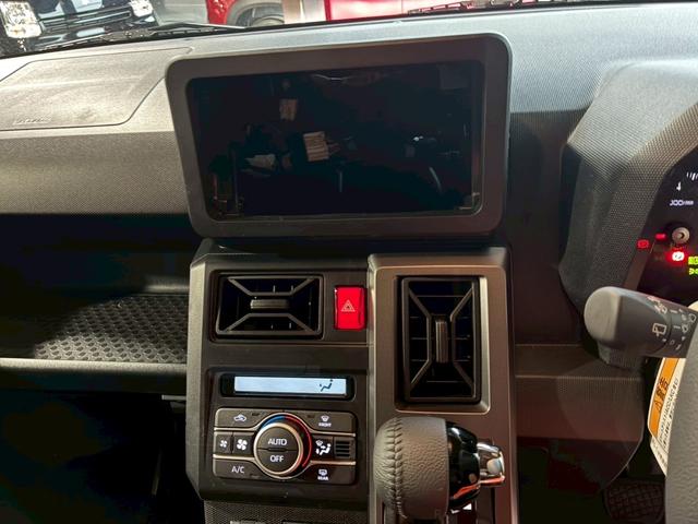 タフト Ｇ　ダーククロムベンチャー　フードガーニッシュ・バックドアガーニッシュ　ダークブラックメッキ／カラードドアミラー／アンダーガーニッシュ（フロント／リヤ）ガンメタリック／インテリアアクセントダークシルバー加飾／バックカメラ（30枚目）