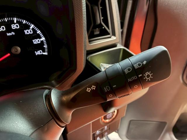 タフト Ｇ　ダーククロムベンチャー　フードガーニッシュ・バックドアガーニッシュ　ダークブラックメッキ／カラードドアミラー／アンダーガーニッシュ（フロント／リヤ）ガンメタリック／インテリアアクセントダークシルバー加飾／バックカメラ（34枚目）