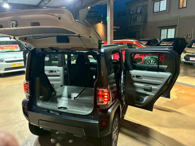 タフト Ｇ　ダーククロムベンチャー　フードガーニッシュ・バックドアガーニッシュ　ダークブラックメッキ／カラードドアミラー／アンダーガーニッシュ（フロント／リヤ）ガンメタリック／インテリアアクセントダークシルバー加飾／バックカメラ（54枚目）