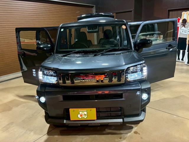 タフト Ｇ　ダーククロムベンチャー　フードガーニッシュ・バックドアガーニッシュ　ダークブラックメッキ／カラードドアミラー／アンダーガーニッシュ（フロント／リヤ）ガンメタリック／インテリアアクセントダークシルバー加飾／バックカメラ（56枚目）