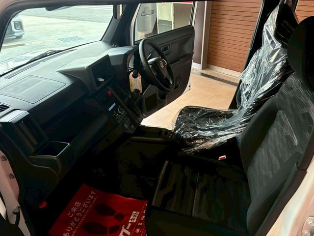 タフト Ｘ　オプションカラー／シャイニングホワイトパール／スカイフィールドトップ／ＵＶ＆ＩＲカットフロントガラス／ＬＥＤヘッドライト／電動パーキングブレーキ／ブレーキホールド／シートリフター（48枚目）