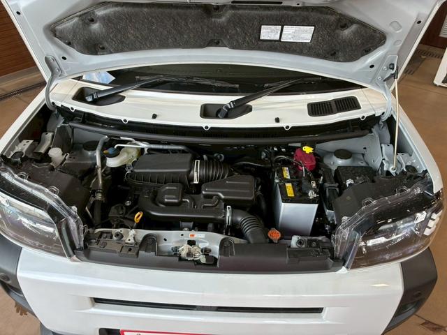 タフト Ｘ　オプションカラー／シャイニングホワイトパール／スカイフィールドトップ／ＵＶ＆ＩＲカットフロントガラス／ＬＥＤヘッドライト／電動パーキングブレーキ／ブレーキホールド／シートリフター（65枚目）