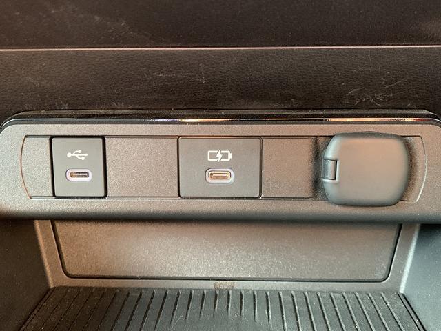 プリウス Ｇ　☆４ＷＤ☆８インチＤＳＰオーディオ☆トヨタセーフティＳ☆　４ＷＤ☆８インチＤＳＰオーディオ☆Ｂｌｕｅｔｏｏｔｈ☆バックカメラ☆ＥＴＣ２．０☆トヨタセーフティセンス☆追従走行☆前席シートヒーター☆スマートキー☆プッシュスタート☆ＬＥＤオートライト☆試乗ＯＫ（8枚目）