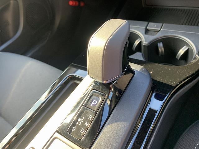 プリウス Ｇ　☆４ＷＤ☆８インチＤＳＰオーディオ☆トヨタセーフティＳ☆　４ＷＤ☆８インチＤＳＰオーディオ☆Ｂｌｕｅｔｏｏｔｈ☆バックカメラ☆ＥＴＣ２．０☆トヨタセーフティセンス☆追従走行☆前席シートヒーター☆スマートキー☆プッシュスタート☆ＬＥＤオートライト☆試乗ＯＫ（13枚目）