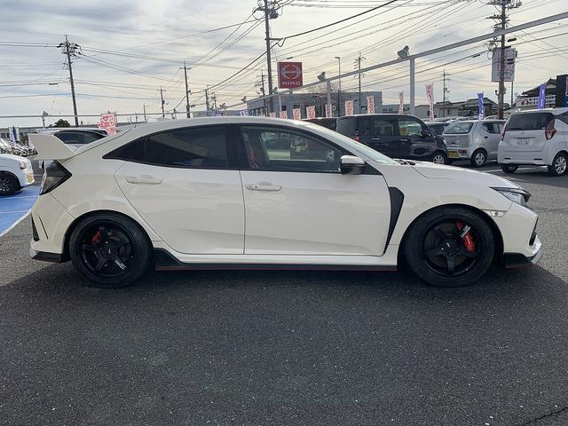 シビック タイプＲ　☆タイプＲ専用インテリア☆専用エアロ☆車高調☆　タイプＲ専用インテリア＆エアロ☆車高調☆アドバン１８ＡＷ☆ブレンボキャリパー☆ナビＴＶ☆Ｂｌｕｅｔｏｏｔｈ☆クルーズコントロール☆ＬＥＤライト☆スマートキーｘ２☆プッシュスタート☆試乗予約受付中☆（24枚目）