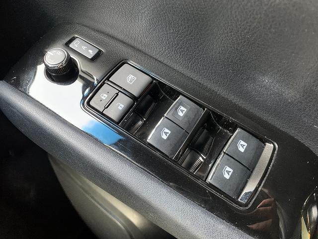 アルファード ２．５Ｓ　タイプゴールド　☆禁煙車☆トヨタセーフティセンス☆　メーカー９インチナビ☆Ｂｌｕｅｔｏｏｔｈ☆バックカメラ☆ＥＴＣ☆前後ドラレコ☆フリップダウンモニター☆トヨタセーフティセンス☆パワーバックドア☆側電動スライドドア☆ウッドコンビハンドル☆試乗ＯＫ（29枚目）