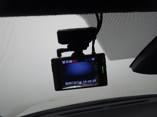 エスクァイア ハイブリッドGi フルセグ メモリーナビ DVD再生 後席モニター バックカメラ 衝突被害軽減システム ETC ドラレコ 両側電動スライド LEDヘッドランプ 乗車定員7人 3列シート ワンオーナー フルエアロ 記録簿(7枚目)