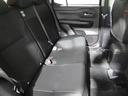後部座席も足元スペースはしっかり確保されて、ゆとりの広さ。
