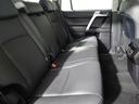 後部座席も足元スペースはしっかり確保されて、ゆとりの広さ。