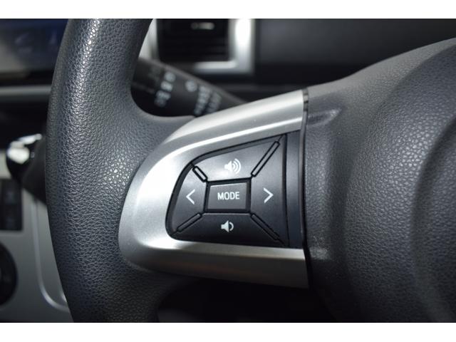 【ハンドルボタン】目線を大きくそらすことなくボタンの操作を行うことができるので、安全にも配慮できますね。