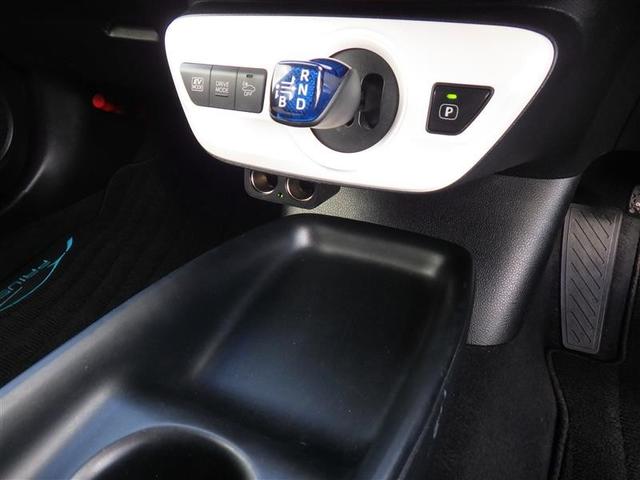 プリウス Ｓセーフティプラス　フルセグ　メモリーナビ　ＤＶＤ再生　バックカメラ　衝突被害軽減システム　ＥＴＣ　ＬＥＤヘッドランプ（10枚目）