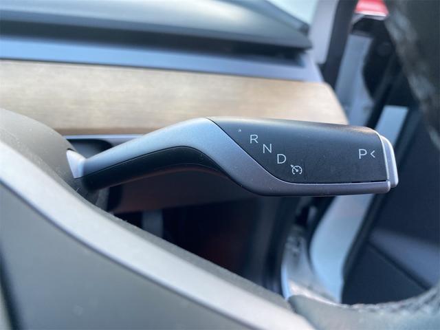 モデル３ スタンダードレンジプラス　上海モデル　黒革シート　パノラマルーフ　１９インチアルミ　オートパイロット　シラザン５０コーティング（12枚目）