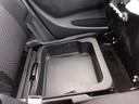助手席のシート下にも収納スペースがございます!!