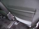 運転席の後ろに雑誌などを収納出来るスペースがあります☆