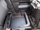 助手席のシート下にも収納スペースがございます!!