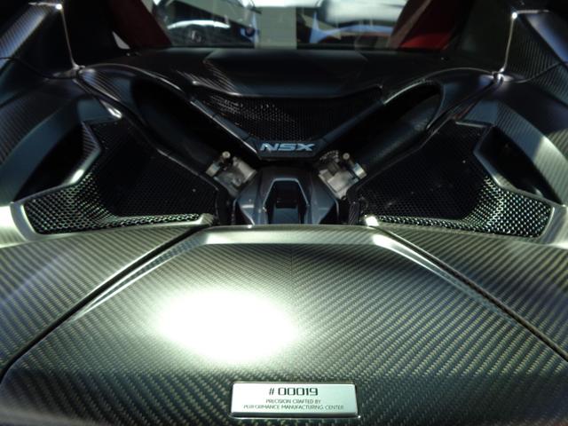 エンジンルームにＬＥＤが入っていますのでリモコン一つで色々な色に変更可能です♪♪