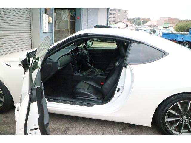 G 6速MT 純正Rスポイラー サテンパール205/55/R16純正AW ZOOMスプリングLD フジツボ2本出しマフラー 黒レザー調シートカバー TOMEIシフトノブ(28枚目)
