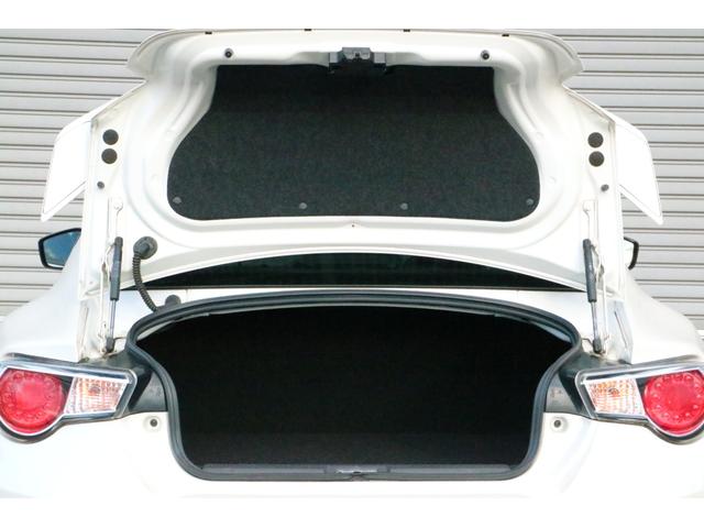 GTリミテッド 6速MT 1オーナー車 純正SDナビ&フルセグTV(W61G)215/45/R17純正AW Rスポイラー HIDライト フォグ ハーフレザーシートヒーター 新車保証書 取扱書 Sキー(8枚目)