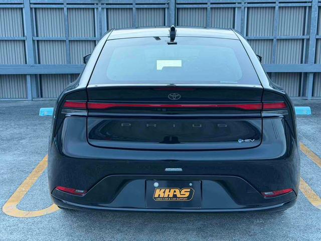 プリウス Ｚ　ＥーＦｏｕｒ　４ＷＤ　パノラマルーフ　パノラミックビュー　アクティブクルーズコントロール　パークアシスト　衝突被害軽減システム　全周囲カメラ　ナビ　　ＬＥＤヘッドランプ　シートヒーター＆クール（7枚目）