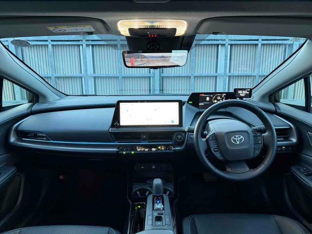 プリウス Ｚ　ＥーＦｏｕｒ　４ＷＤ　パノラマルーフ　パノラミックビュー　アクティブクルーズコントロール　パークアシスト　衝突被害軽減システム　全周囲カメラ　ナビ　　ＬＥＤヘッドランプ　シートヒーター＆クール（9枚目）